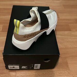 Sorel kinetic woman’s impact strap slip on sneakers brand new never worn!